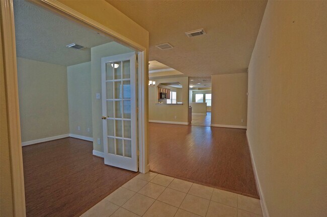 Foto del edificio - 24414 Cornell Park Ln