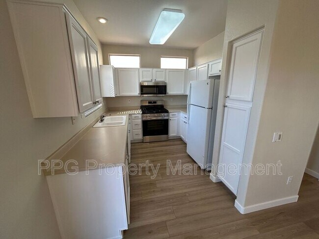 Building Photo - 14759 W Gunsight Dr