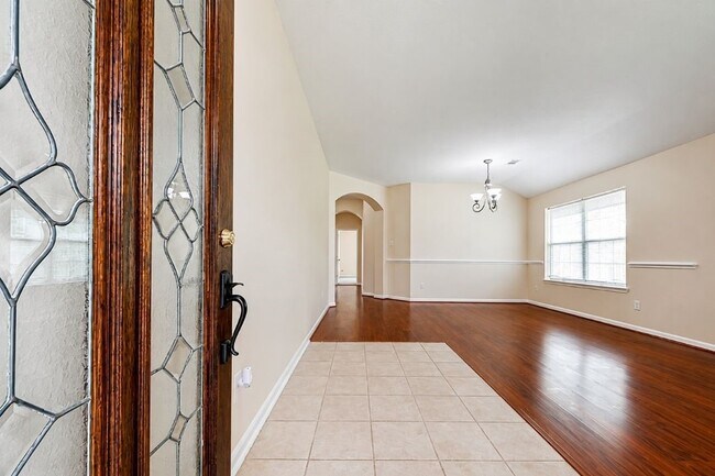 Building Photo - 5402 Rosehaven Ct