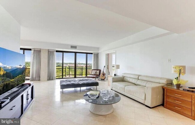 Foto del edificio - 1530 Key Blvd