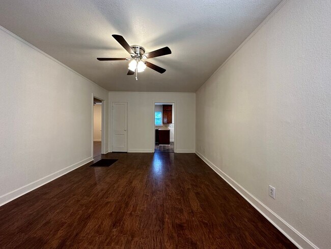 Foto del edificio - Beautiful Remodeled Home - 2 Bed, 1 Bath, ...