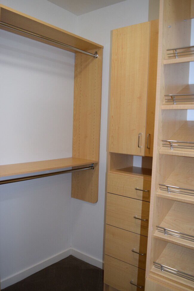 Master Closet - 2323 N Houston St