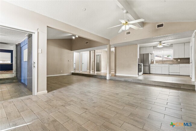 Foto del edificio - 2004 Mockingbird Ln