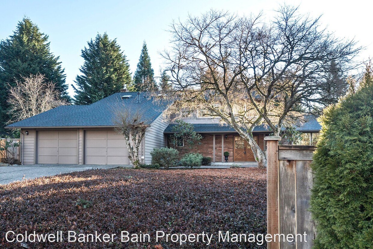 4 br, 2.5 bath House 21515 S.E. 254th Place House Rental in Maple