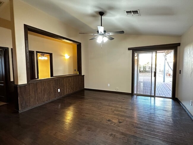 Foto del edificio - 3 Bedroom 2 Bath Single Level Home In Mari...