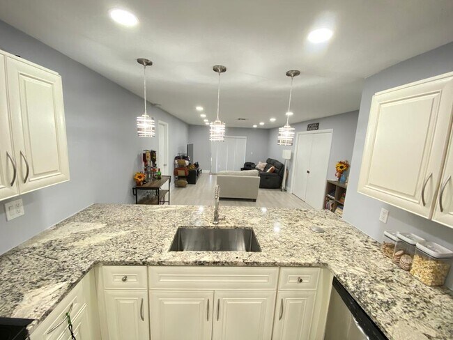 Foto del edificio - 825 Lantern Tree Ln
