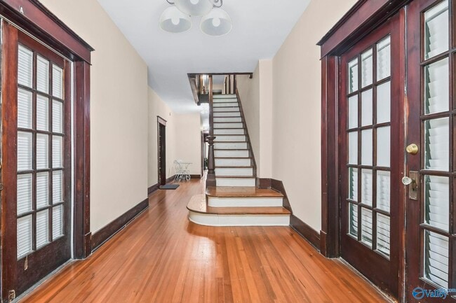 Building Photo - 207 Lincoln St SE