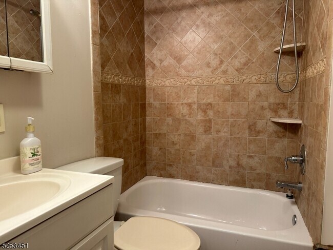 Building Photo - 177 Hoover Ave