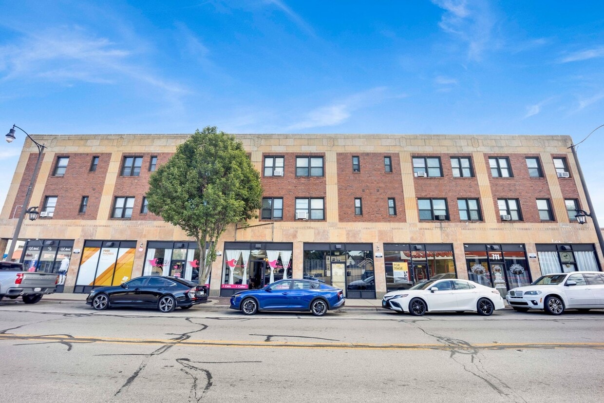 Primary Photo - 414 W Walnut St