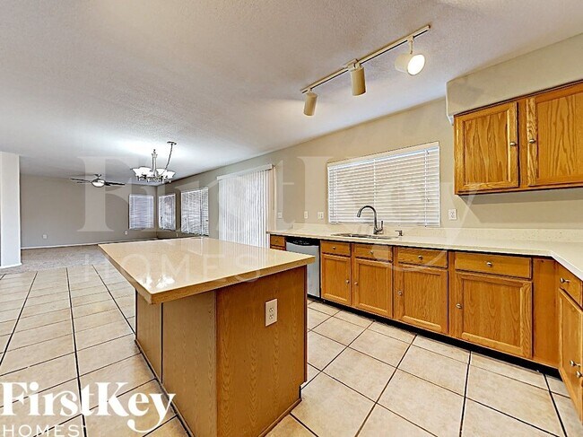 Foto del edificio - 7323 E Navarro Ave