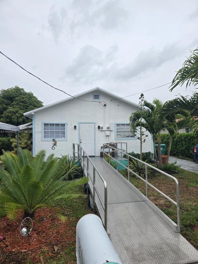 Foto del edificio - 3083 SW 17th St