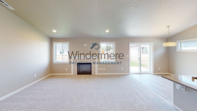 Foto del edificio - 1493 Theresa Ave