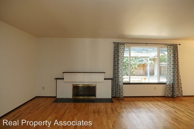 Building Photo - 4 br, 2 bath House - 4106 NE 19th St