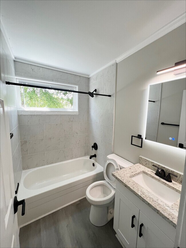 Building Photo - 3214 Summer Pl