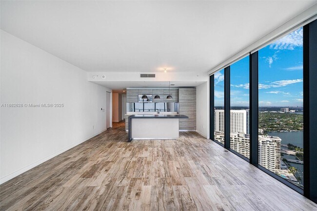 Foto del edificio - 650 NE 32nd St