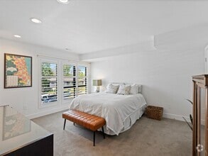 Building Photo - 4432 Umatilla St
