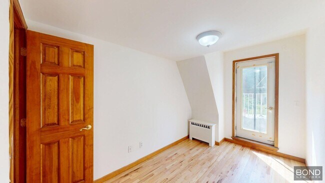 Foto del edificio - 317 W 107th St