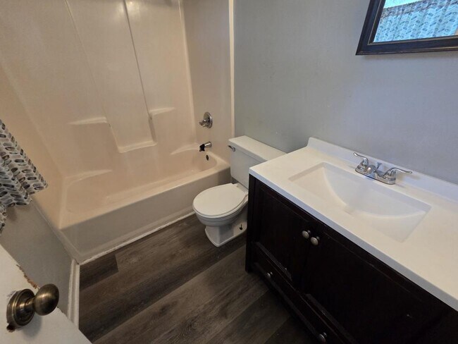 Foto del edificio - 5034 Cherokee Ct