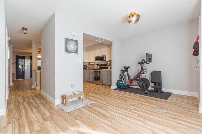 Foto del edificio - 14123 Trouville Dr