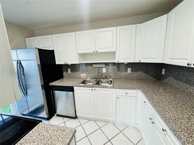 Foto del edificio - 4732 NW 98 Pl