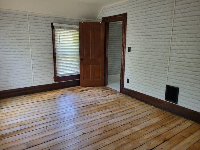 Foto del edificio - 688 W Tompkins St