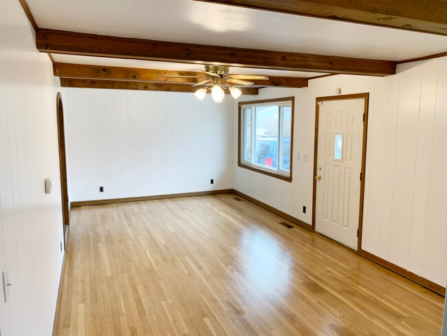 Living Room - 2504 Westside Dr