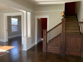 Building Photo - 1413 S 5th St