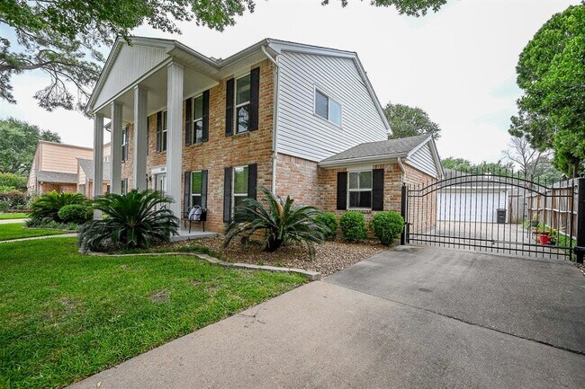 Foto del edificio - 11503 Briar Rose Dr