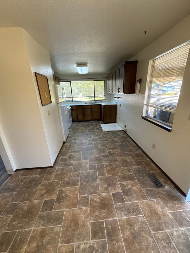 Foto del edificio - Cute 3 Bedroom 1 Bath in NW Corvallis ~ Small Dogs Welcome!