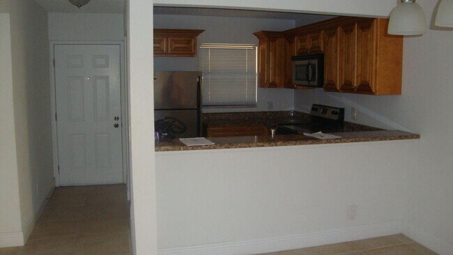 Foto del edificio - 1515 Lake Crystal Dr