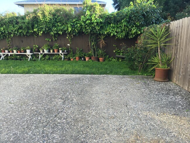 Foto del edificio - 1730 Stuart St