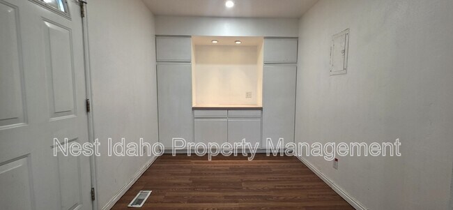 Foto del edificio - 2713 Dill Dr