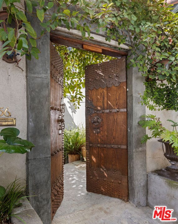 Building Photo - 6856 Los Altos Pl