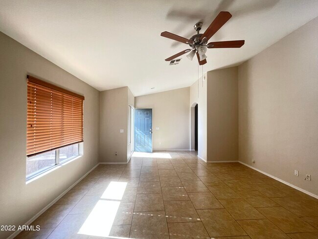 Foto del edificio - 4004 S Summer Ct