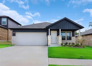 Building Photo - 301 Knoll Pines Drive