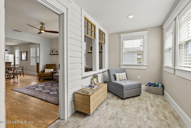 Building Photo - 206 Cabeza St