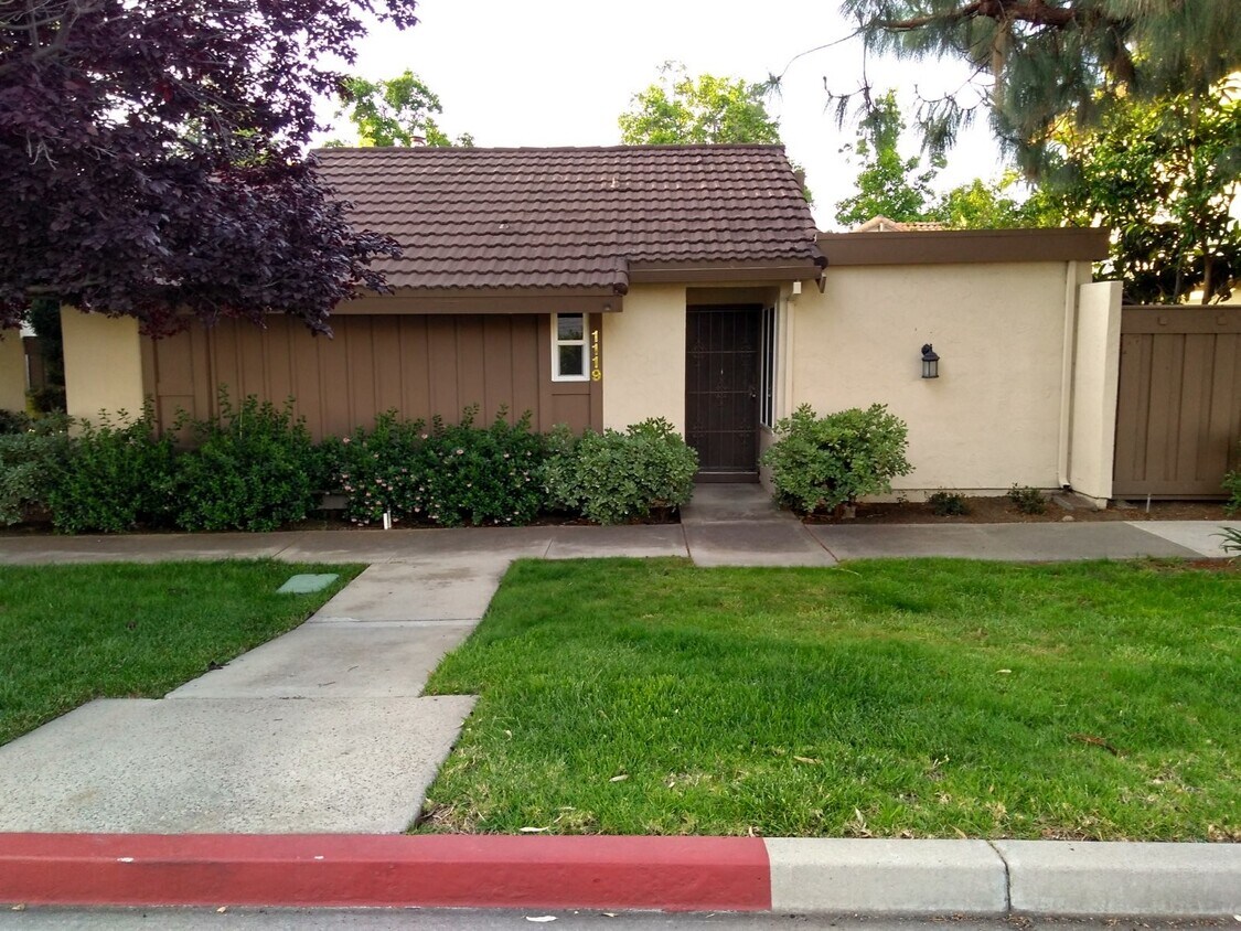 Primary Photo - 1119 Johnson Ave