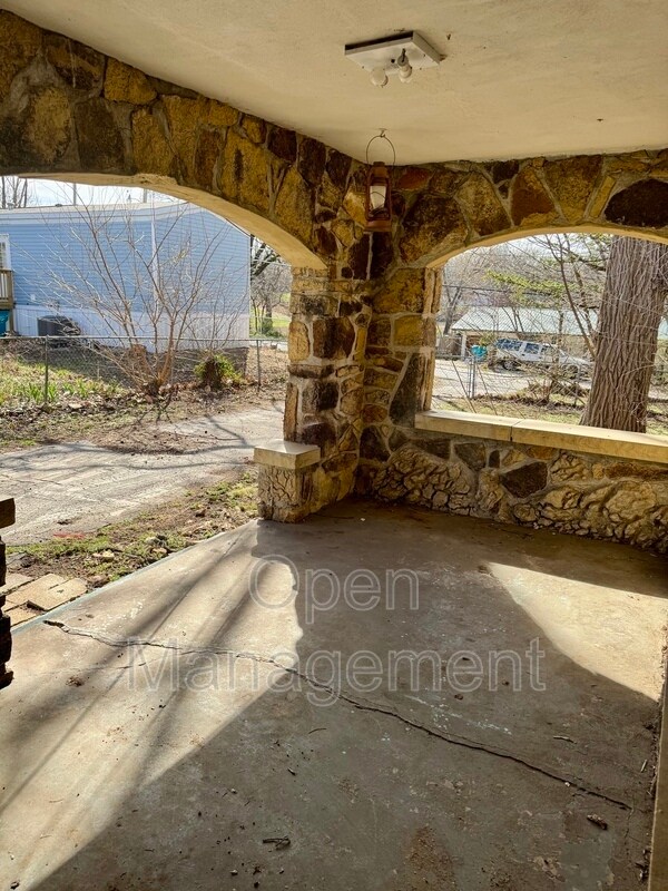 Foto del edificio - 2710 N Farm Rd 137