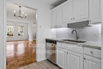 Building Photo - 123 E St SE