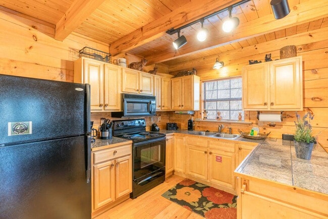 Building Photo - 419 Sugar Mountain Way