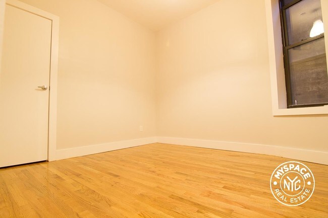 Building Photo - 376 Lewis Ave
