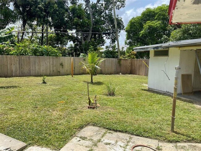 Foto del edificio - 1400 NW 15th Ct