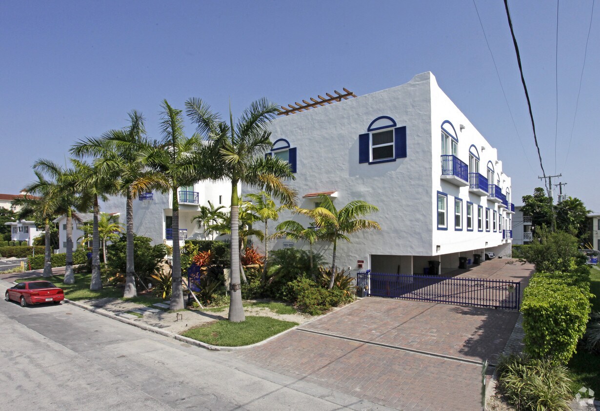 Foto principal - Lotus Townhomes