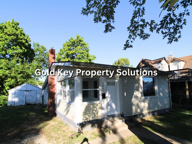 Foto del edificio - Cute 2 BR 1 BA House with Enclosed Porch a...