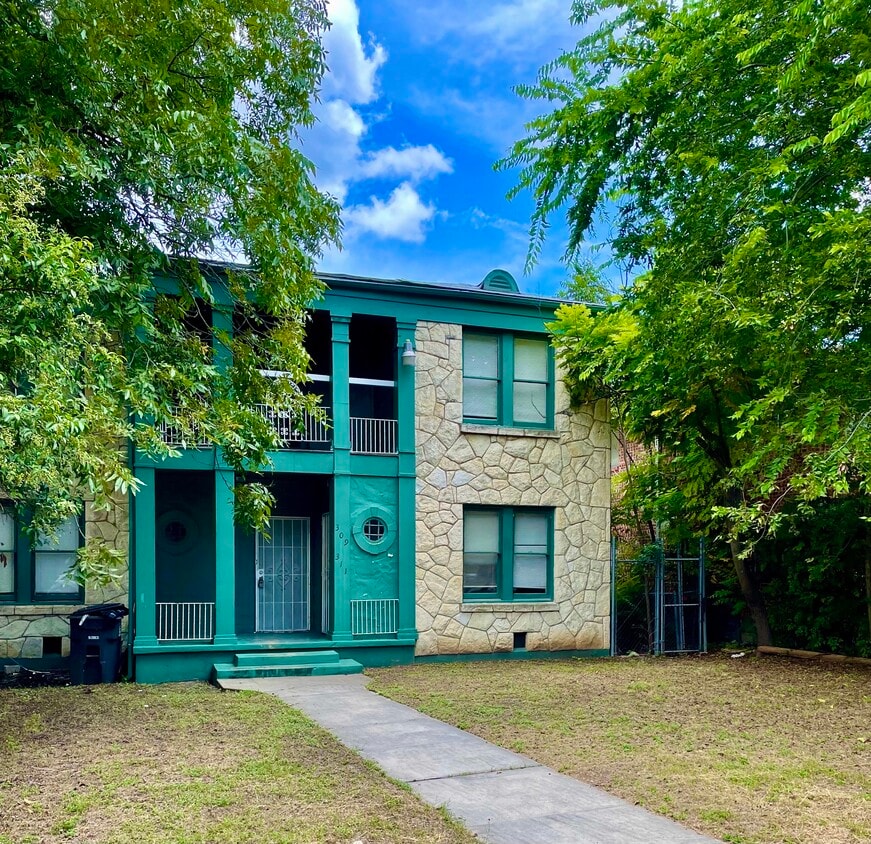 309 E Lullwood Ave, San Antonio, TX 78212 Townhome Rentals in San