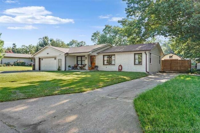 Foto del edificio - 1709 S Date Ave