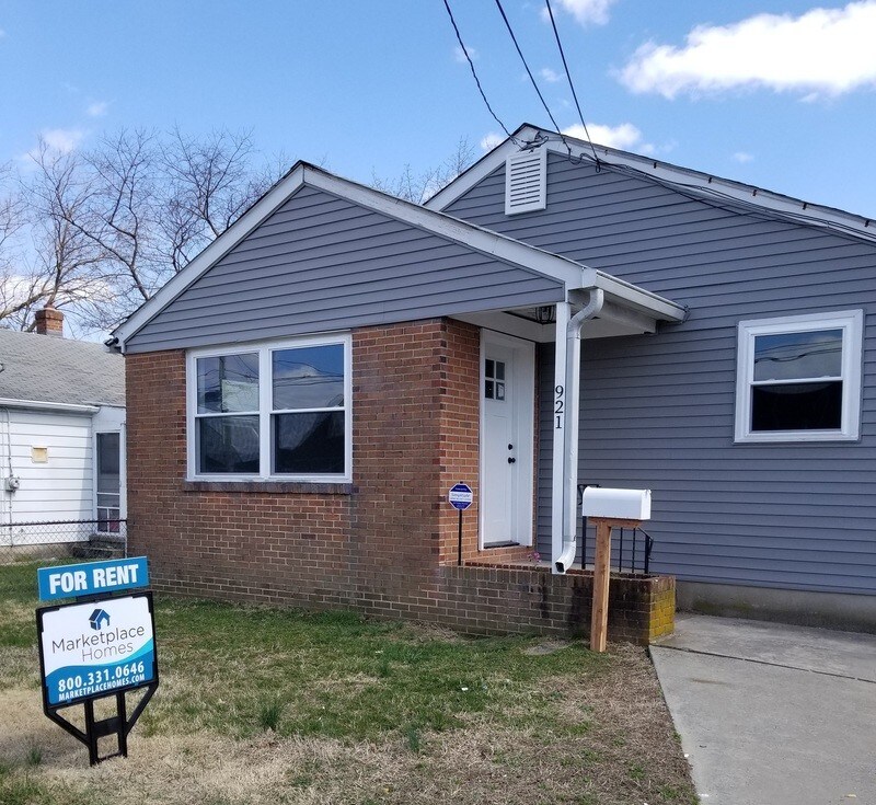 Primary Photo - 921 Shadeland Ave