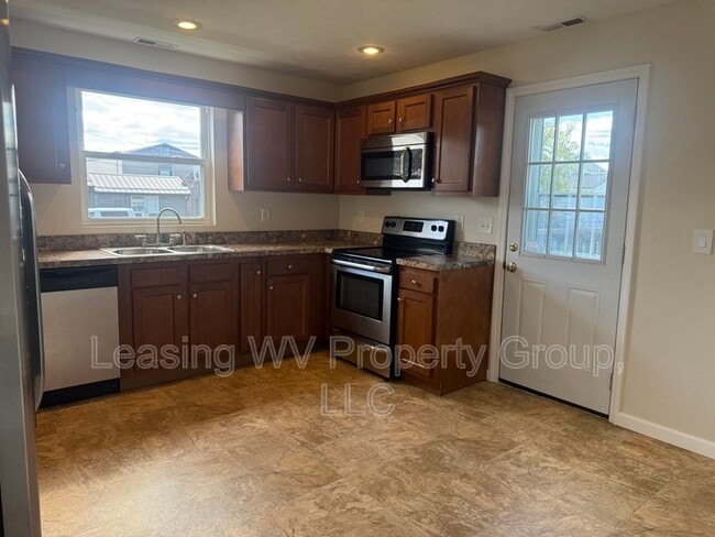 Foto del edificio - 413 Midland Trail