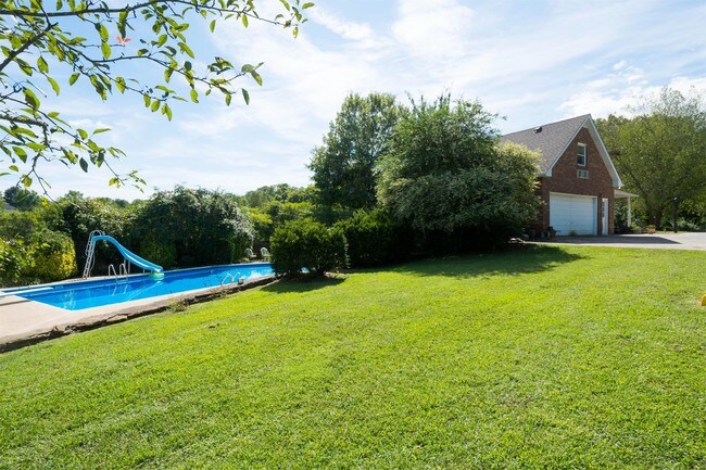 Foto del edificio - 1021 Emily Dr