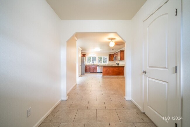 Foto del edificio - GATED PRIVATE COMMUNITY 4BR, 2.5BA + EXTRA...